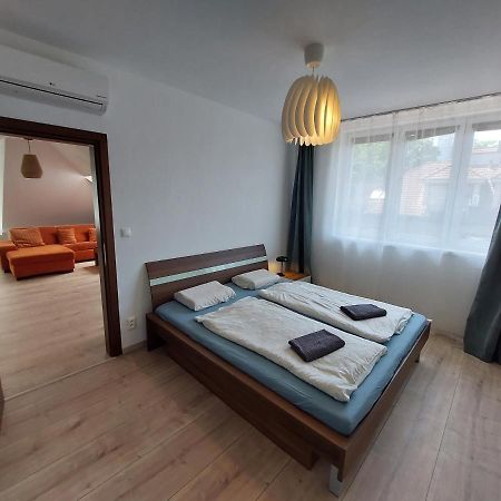 Utulny Apartman V Bratislava 4 المظهر الخارجي الصورة