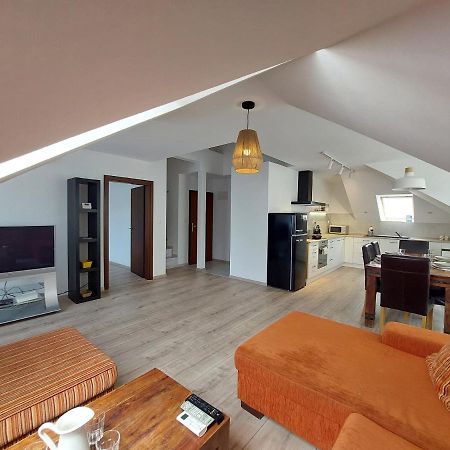Utulny Apartman V Bratislava 4 المظهر الخارجي الصورة