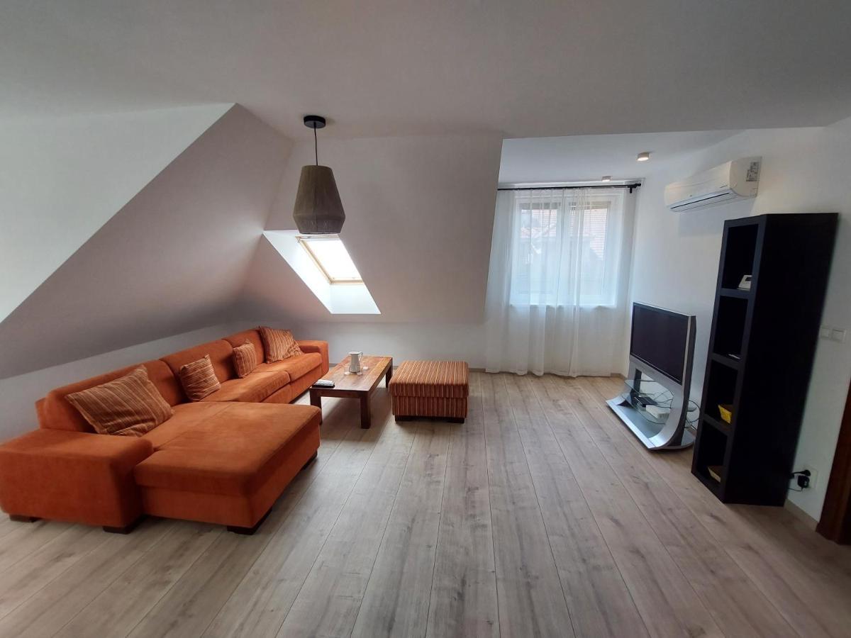 Utulny Apartman V Bratislava 4 المظهر الخارجي الصورة