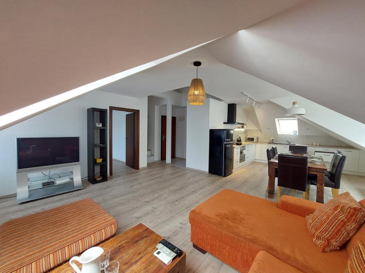 Utulny Apartman V Bratislava 4 المظهر الخارجي الصورة