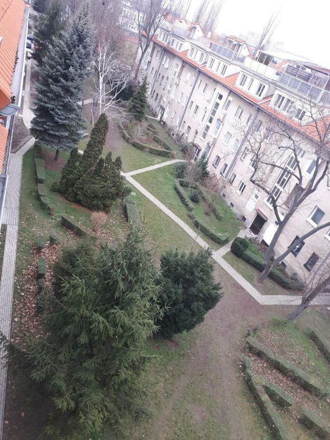 Utulny Apartman V Bratislava 4 المظهر الخارجي الصورة